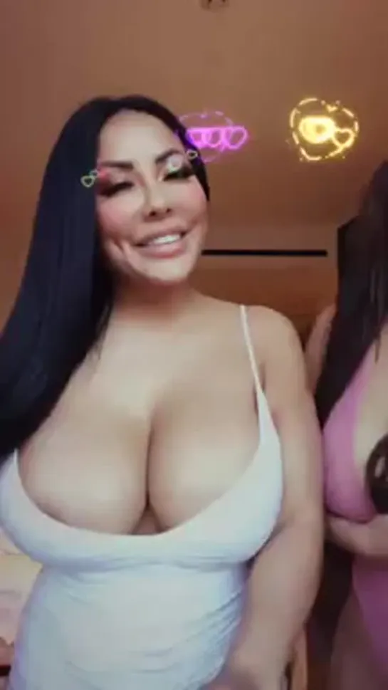 Kiara Mia с подружкой live instagram