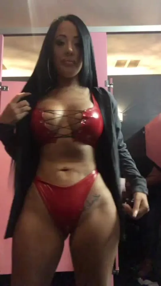 Nicole zavala live instagram