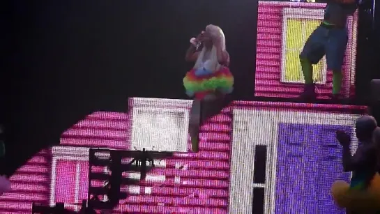 Nicki Minaj - Super Bass (Live @ Brisbane, Australia)