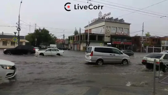 Улицы Краснодара снова ушли под воду после очередного ливня - live