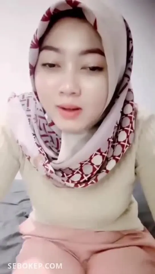 Bu_Guru_Cantik_Memek...Online.mp4