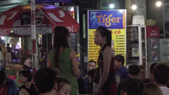 Vietnamese girls in Hanoi