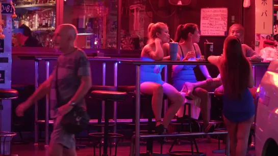 HOW MUCH they earn Pattaya Soi 6. Lets see how the girls work in Beer Bars