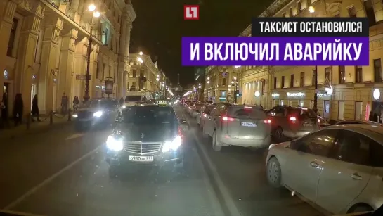 В Петербурге таксит не пропустил скорую с включенной сиреной