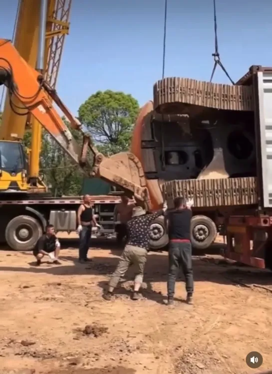 Видео от Союз Лесозаготовителей. Харвестеры и Форвардеры.