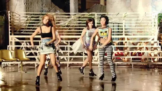 |MV| 2NE1 - FALLING IN LOVE