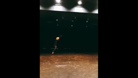 let me put this video back on the tl because yoongis dance skills are not a joke - -