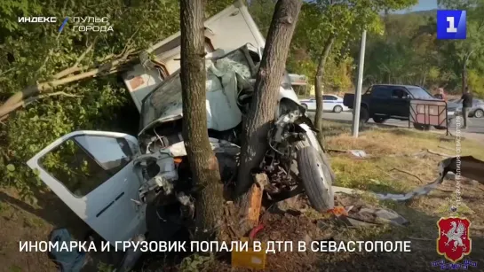 Иномарка и грузовик попали в ДТП в Севастополе