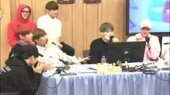 taehyung imitating the way suga shares his water bottle