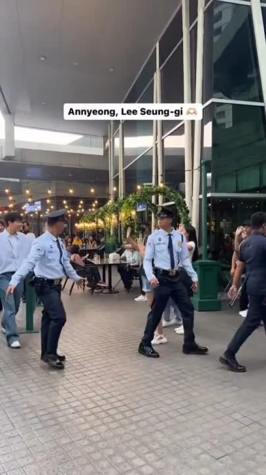 2023.09.17 Lee Seung Gi at Robinsons Magnolia for BBQ Chicken Event