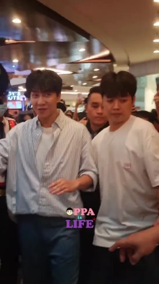 2023.09.17 Lee Seung Gi at Robinsons Magnolia for BBQ Chicken Event