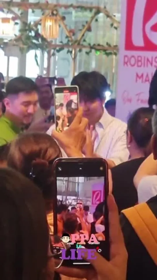 2023.09.17 Lee Seung Gi at Robinsons Magnolia for BBQ Chicken Event