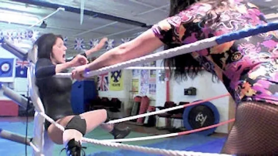 Pippa L'Vinn vs Danni Brooks