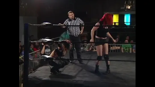 Christina von Eerie v Saraya Knight