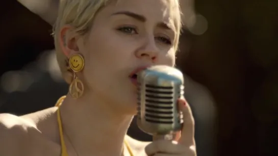 Miley Cyrus - No Freedom (Live at Happy Hippie Backyard Sessions)