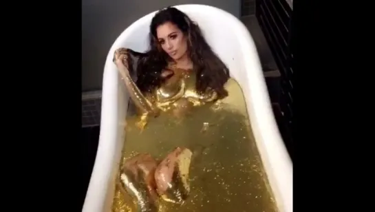 Holly golden bath