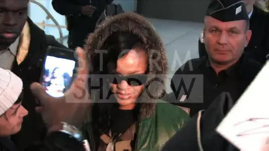 Rihanna creating mess as she arrives at Paris airport