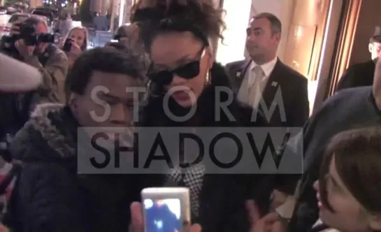 Rihanna is a real star with fans in Paris