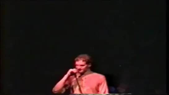 Layne Staley is talking to the crowd in Tilburg, Netherlands (February 20, 1993)