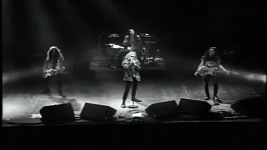 Alice In Chains - "Man in the Box" (Live in The Moore Theatre, Seattle. December 22, 1990) HD