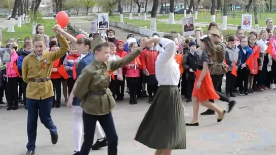 Акция "Знамя Победы". ГУ ЛНР "ЛОУСОШ №12 имени Н.В. Галицкого". 26.04.2021