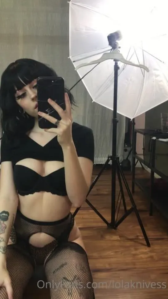 Lola Knives - Goth Black Bra