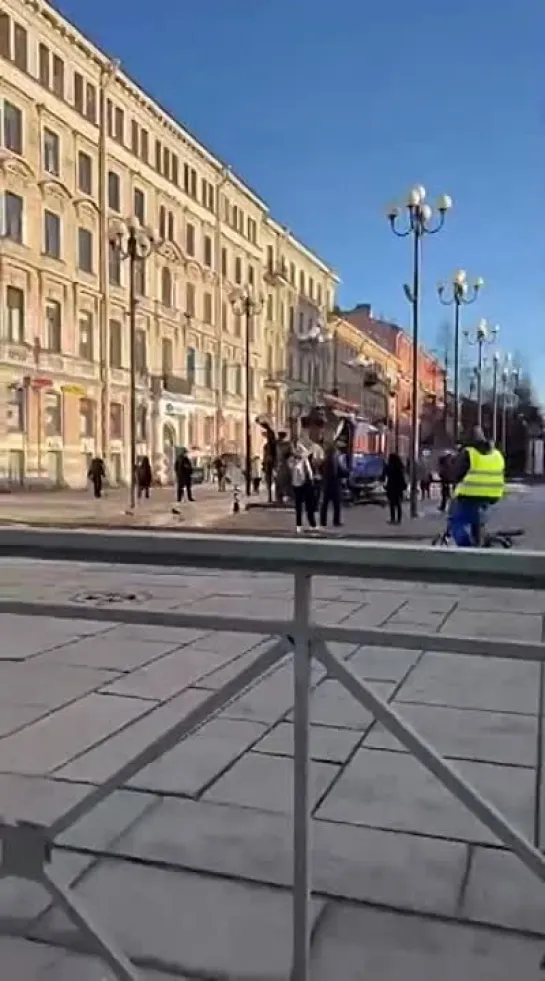 Петербуржец в стильных подкрадулях