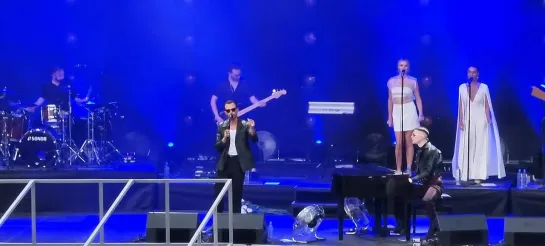 Hurts - White Horses, Chisinau, Teatrul Verde, Concert 1 iulie 2023. - YouTube