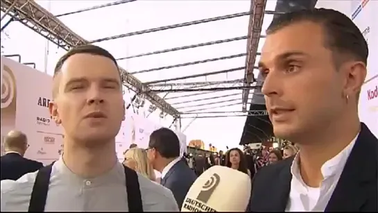 HURTS- On the red carpet (Auf dem roten Teppich