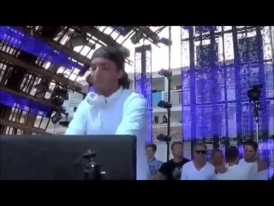 ▶ Alesso & Calvin Harris ft. Theo Hutchcraft - ID (Alesso live, Ibiza 2013)