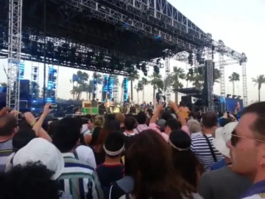 One of the best moments at Coachella: Tame Impala + Feels like we only go backwards + Alexa Chung (with Theo Hutchcraft)