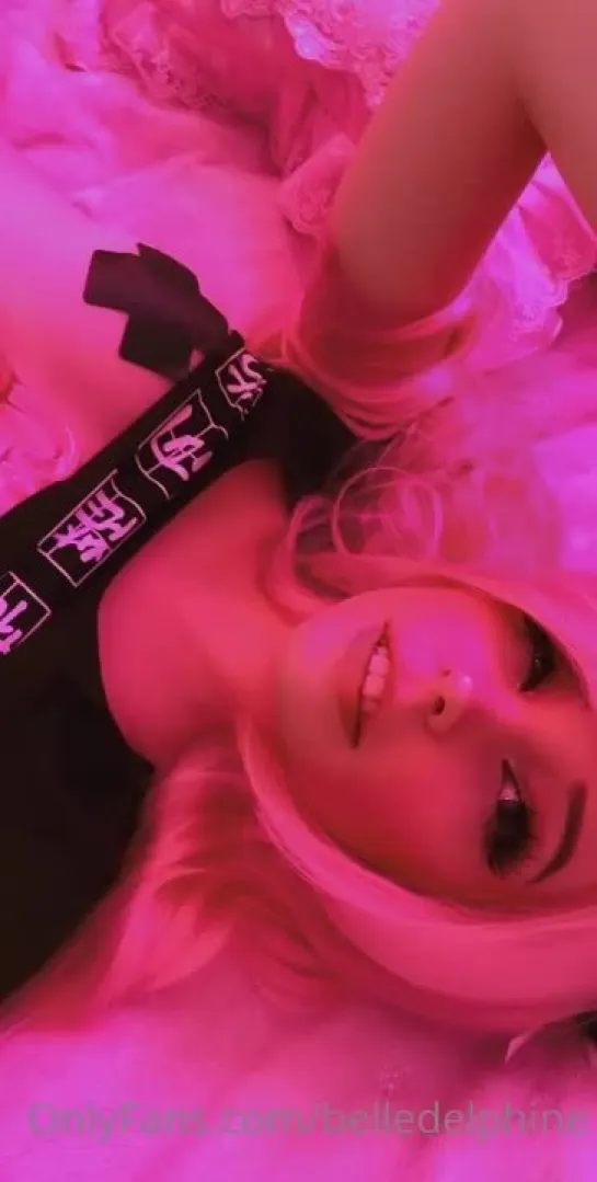 Ламповая развратница Belle Delphine BelleDelphine (порно соло няша анальная принцесса секс онлифанс шалава домашка оргазм)