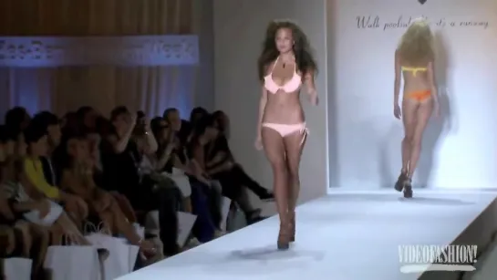 Chrissy Teigen - Fashion Show (2011)