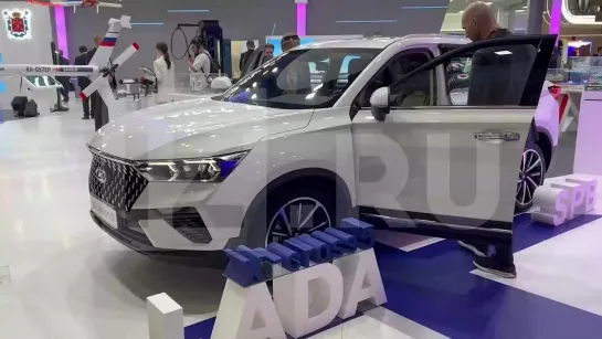 Новую Lada X-Cross 5 представили на ПМЭФ-2023