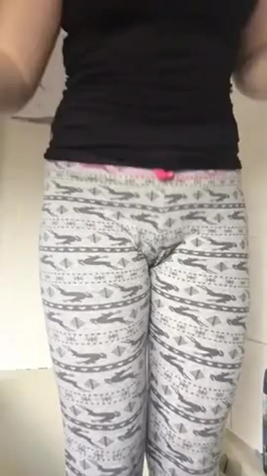 Cute Girl Leggings Wetting