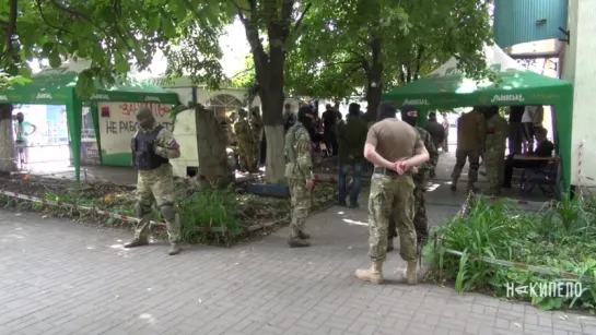 В Харькове «Правый Сектор» закрыл незаконную «наливайку»