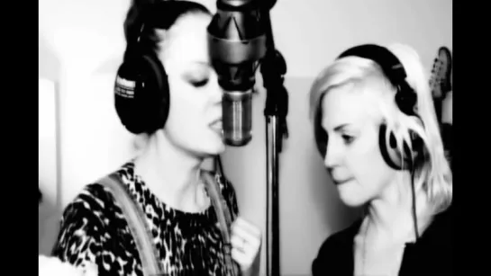 Garbage - 2014 - Girls Talk (feat. Brody Dalle)