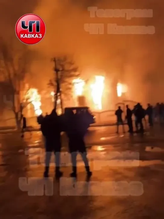 В Чечне, в селе Знаменская к северо-западу от города Грозный горит мечеть. Пострадавших нет