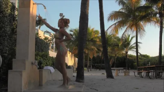 MelRose - Beach Babe in a Playful Mood