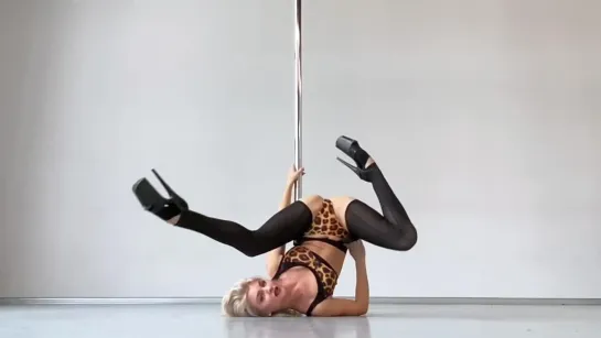 Oksana Shine 🌹 Exotic Pole Dance 💃+🎶 Alurian - Moments That Matter 🎼 Trance Music 🎧