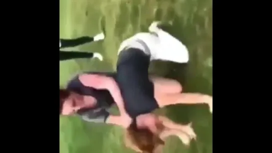 Brunette beats up blonde girl