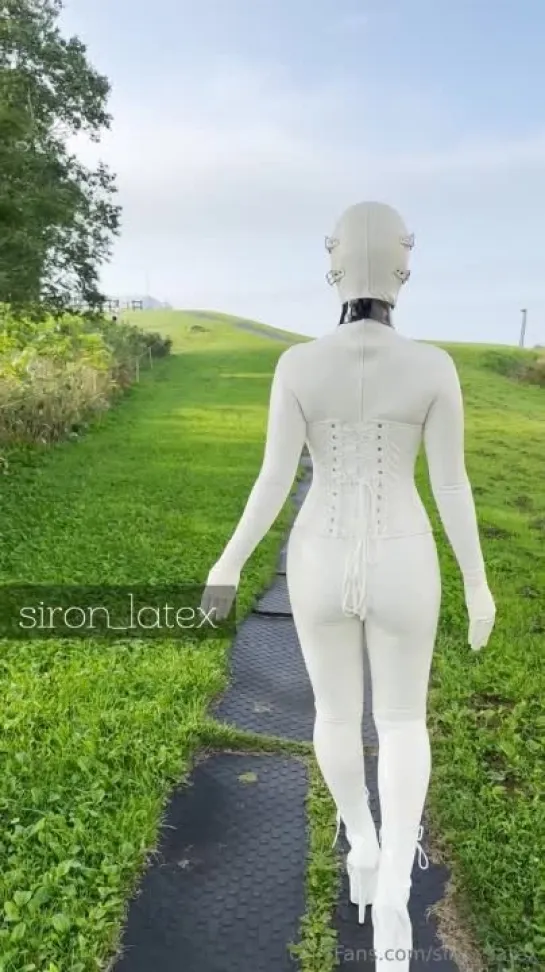 White rubber doll walk time