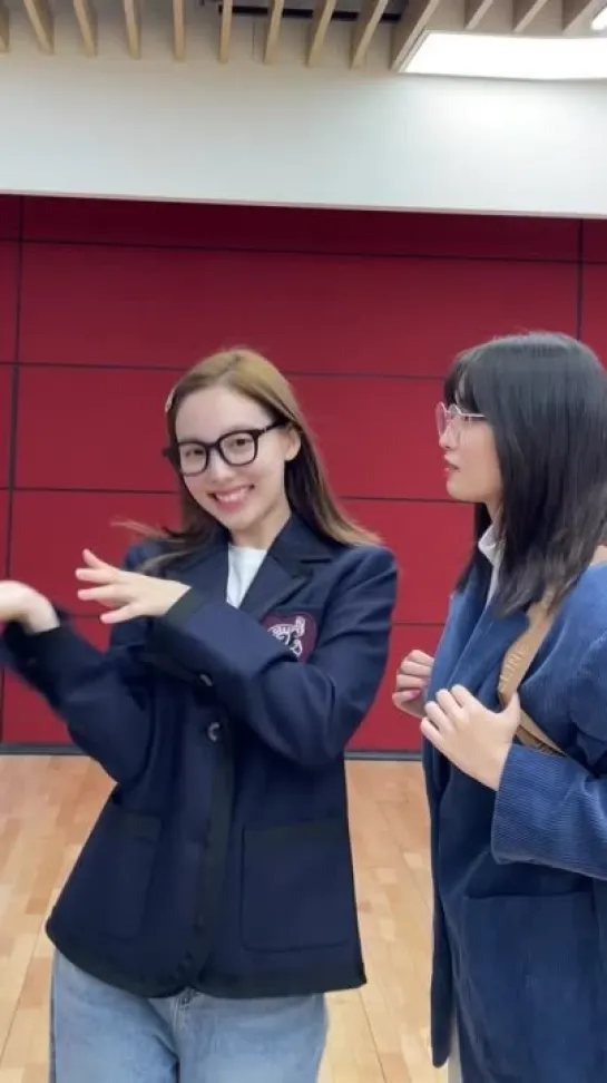 Momo & Nayeon (TWICE) What is Love 🤓💕(The Princess Diaries 2021 ver.)