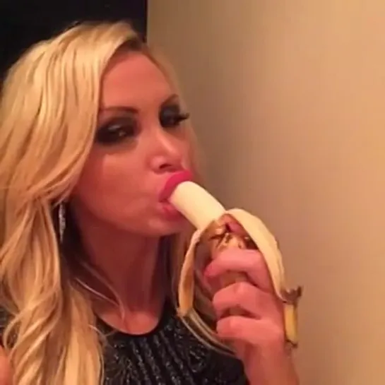 Rica banana :) Nikki Benz