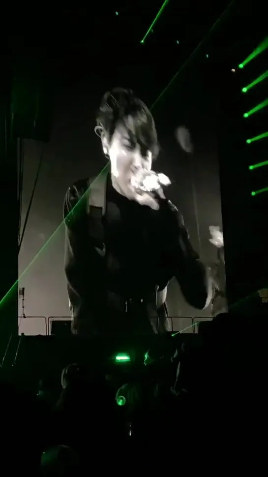 the way the screen zoomed out and revealed hoseok like holy fuck that brought me to anothe