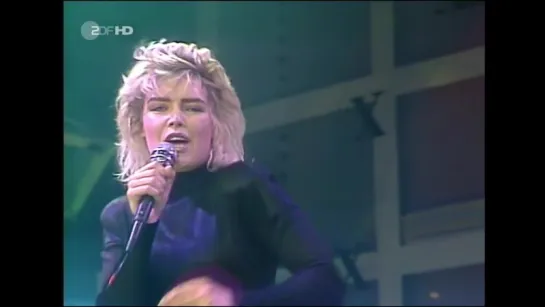 Kim Wilde - You Keep Me Hanging On -Live(1986)