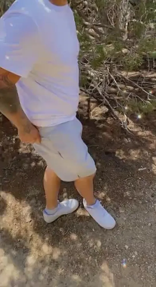 Slutwife sucking Stranger dick on the hiking trail. Жена сосет прохожему во время трекинга прогулки