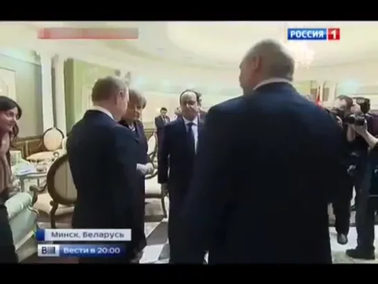 Путин потер руки после рукопожатия с Порошенко. Минские переговоры 11.02.2015