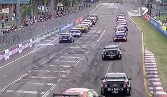 V8 Supercars 2012. Этап 7 - Таунсвилл. Вторая гонка