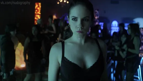 Анна Силк (Anna Silk) в сериале "Зов крови" (Lost Girl, 2010) - Сезон 1 / Серия 11 (s01e11)